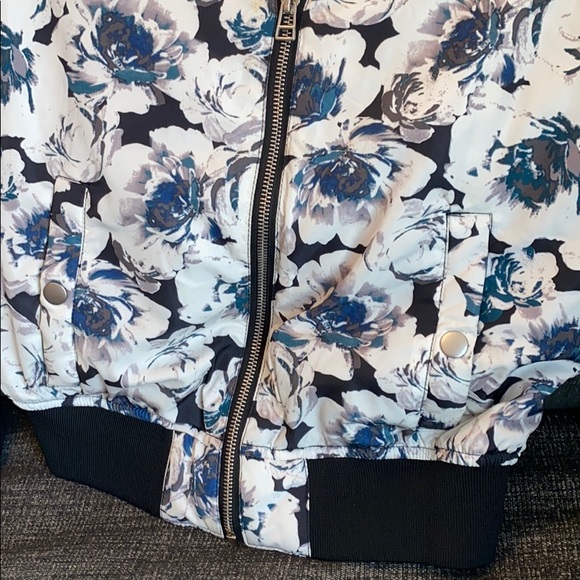 Forever 21 Floral Bomber Jacket SALE - Picture 5 of 7